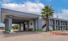 Days Inn by Wyndham Victoria East