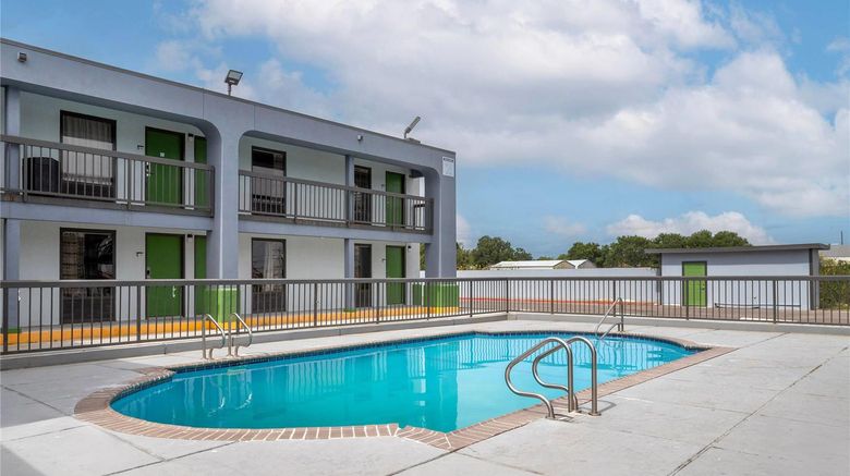 <b>Days Inn by Wyndham Victoria East Pool</b>. Images powered by <a href="https://iceportal.shijigroup.com/" title="IcePortal" target="_blank">IcePortal</a>.