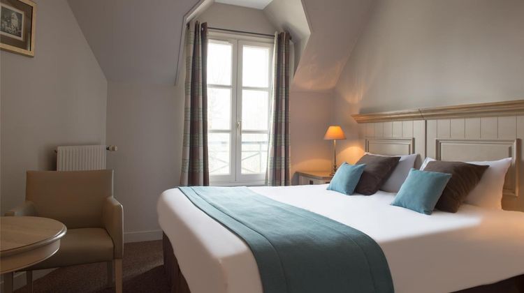 Hotel Aux Vieux Remparts Room