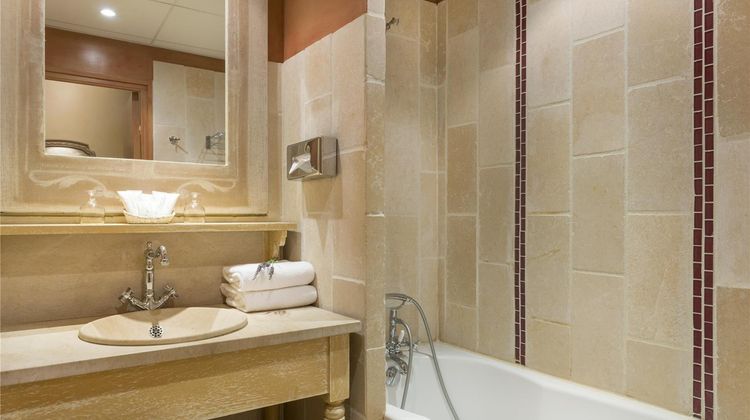 Hotel Aux Vieux Remparts Room