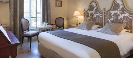 Hotel Aux Vieux Remparts Room