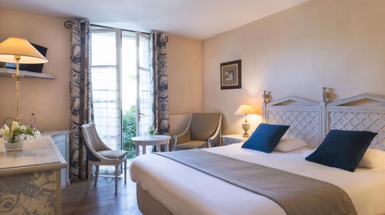 Hotel Aux Vieux Remparts Room