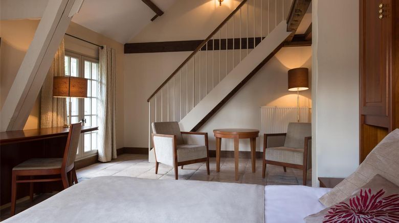 <b>Hotel Aux Vieux Remparts Suite</b>. Images powered by <a href="https://iceportal.shijigroup.com/" title="IcePortal" target="_blank">IcePortal</a>.