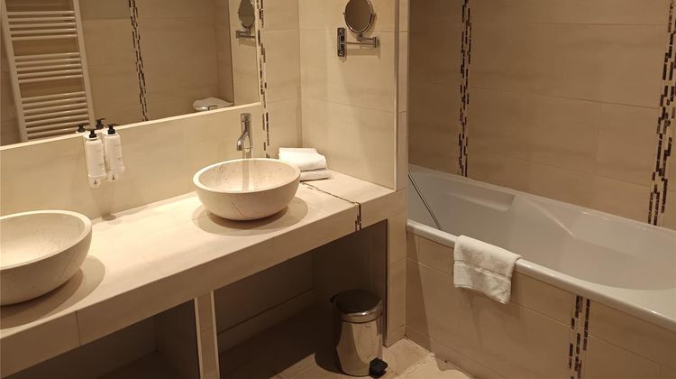 Hotel Aux Vieux Remparts Room