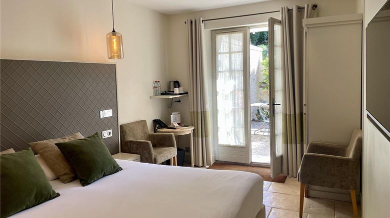 <b>Hotel Aux Vieux Remparts Room</b>. Images powered by <a href="https://iceportal.shijigroup.com/" title="IcePortal" target="_blank">IcePortal</a>.