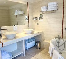 Hotel Aux Vieux Remparts Room