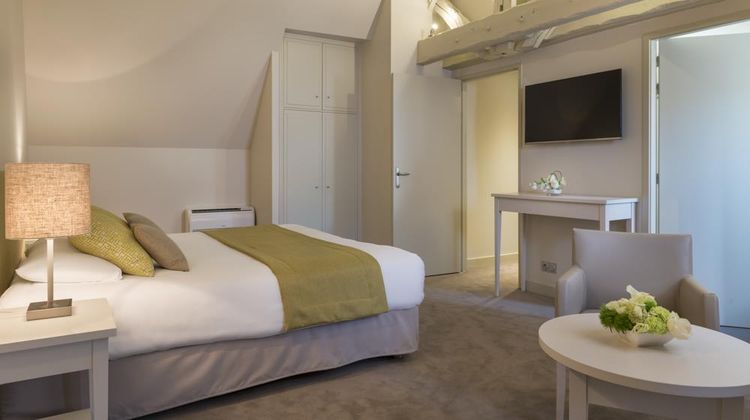 Hotel Aux Vieux Remparts Room