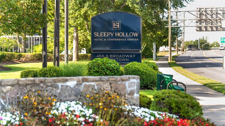 Sleepy Hollow Hotel & Conference Center Exterior