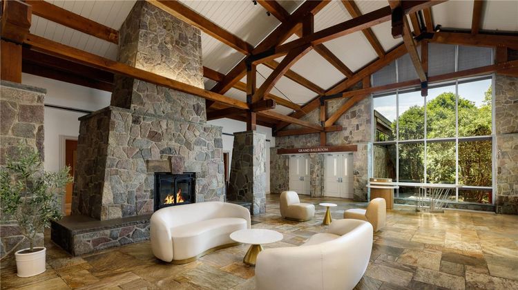 Sleepy Hollow Hotel & Conference Center Lobby