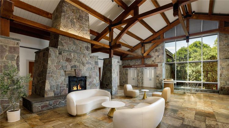 Sleepy Hollow Hotel & Conference Center Lobby