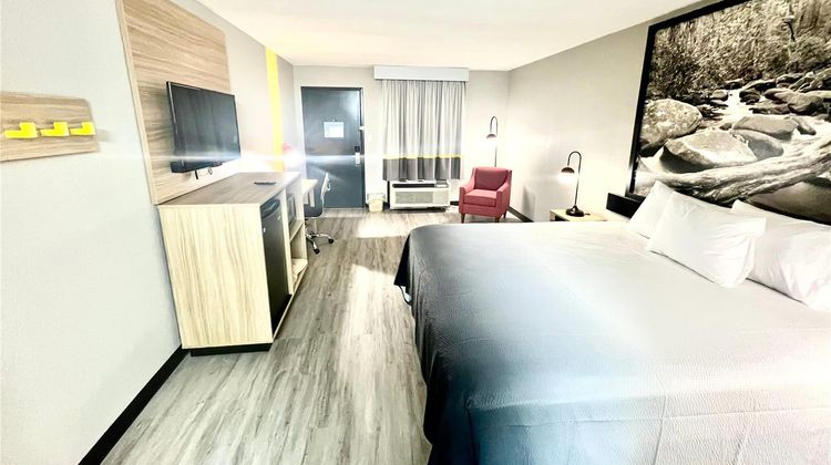 Super 8 by Wyndham Manchester Room