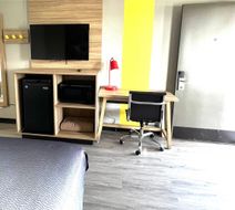 Super 8 by Wyndham Manchester Room