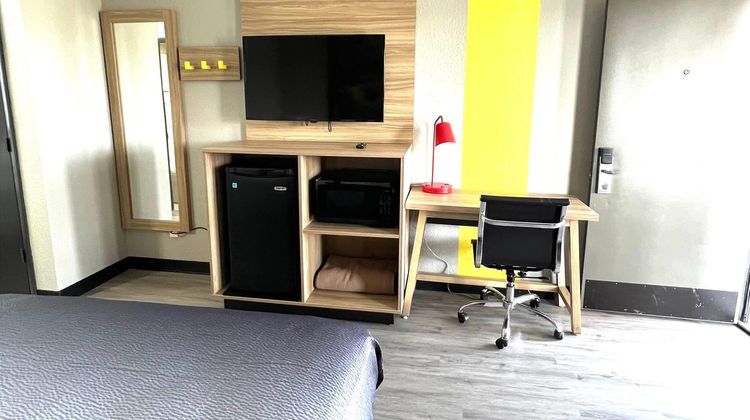Super 8 by Wyndham Manchester Room
