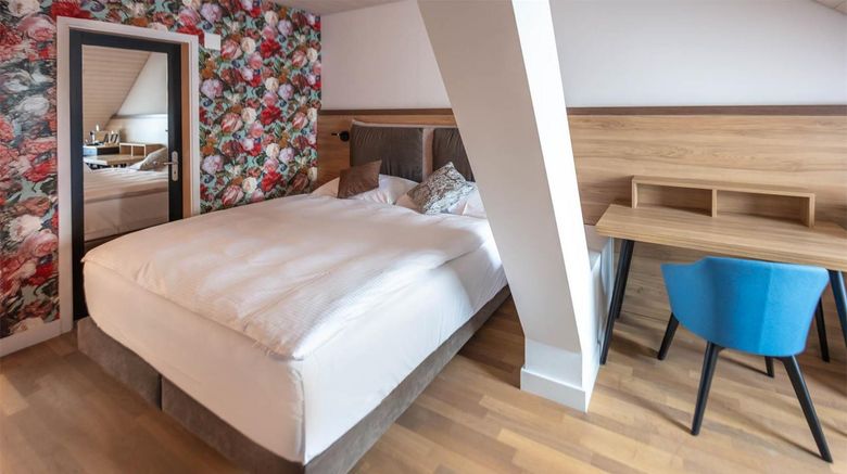 <b>Hotel zum Goldenen Kopf Suite</b>. Images powered by <a href="https://iceportal.shijigroup.com/" title="IcePortal" target="_blank">IcePortal</a>.