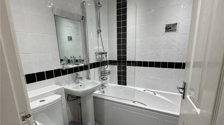 Glendower Hotel Room