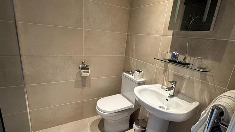 Glendower Hotel Room