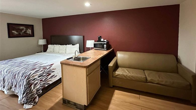 <b>Econo Lodge Inn & Suites Monee Suite</b>. Images powered by <a href="https://iceportal.shijigroup.com/" title="IcePortal" target="_blank">IcePortal</a>.