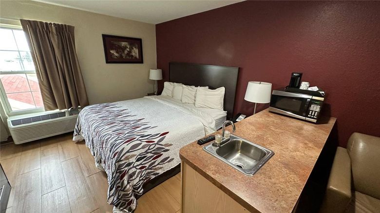 <b>Econo Lodge Inn & Suites Monee Suite</b>. Images powered by <a href="https://iceportal.shijigroup.com/" title="IcePortal" target="_blank">IcePortal</a>.