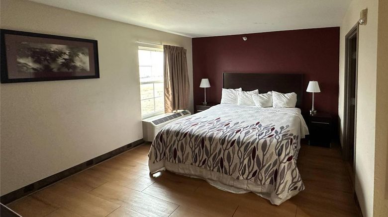 <b>Econo Lodge Inn & Suites Monee Room</b>. Images powered by <a href="https://iceportal.shijigroup.com/" title="IcePortal" target="_blank">IcePortal</a>.