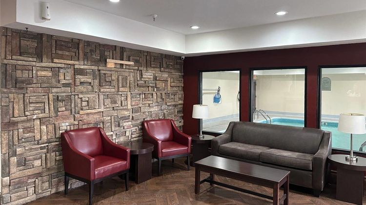 Econo Lodge Inn & Suites Monee Lobby