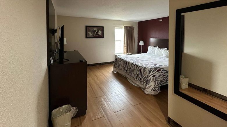 <b>Econo Lodge Inn & Suites Monee Room</b>. Images powered by <a href="https://iceportal.shijigroup.com/" title="IcePortal" target="_blank">IcePortal</a>.