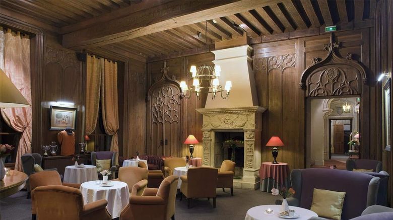 <b>Chateau d'Augerville Golf & Spa Resort Restaurant</b>. Images powered by <a href="https://iceportal.shijigroup.com/" title="IcePortal" target="_blank">IcePortal</a>.