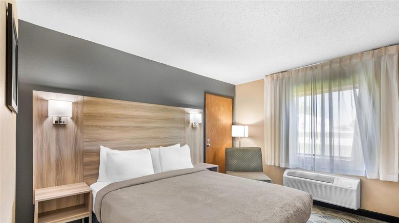 <b>Quality Inn Fairfield Room</b>. Images powered by <a href="https://iceportal.shijigroup.com/" title="IcePortal" target="_blank">IcePortal</a>.
