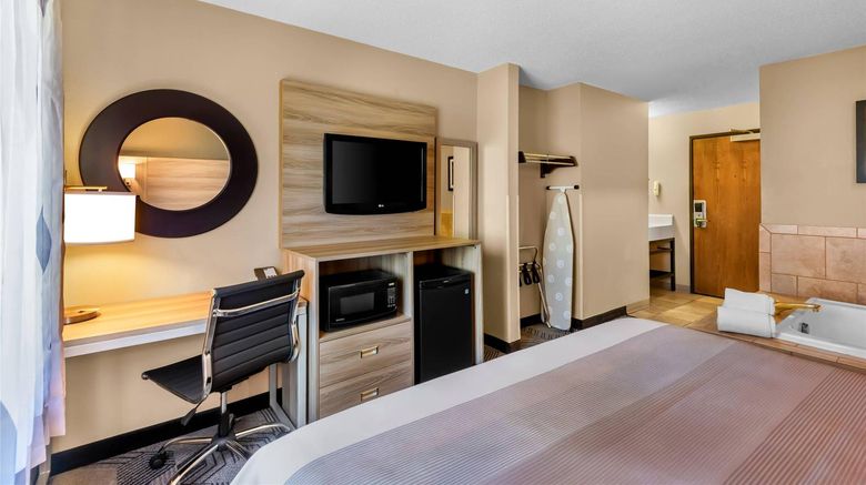 <b>Quality Inn Fairfield Suite</b>. Images powered by <a href="https://iceportal.shijigroup.com/" title="IcePortal" target="_blank">IcePortal</a>.