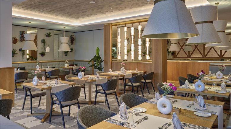 <b>Loewen Hotel Restaurant</b>. Images powered by <a href="https://iceportal.shijigroup.com/" title="IcePortal" target="_blank">IcePortal</a>.
