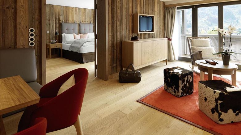 <b>Loewen Hotel Suite</b>. Images powered by <a href="https://iceportal.shijigroup.com/" title="IcePortal" target="_blank">IcePortal</a>.