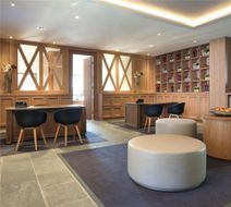 Loewen Hotel Lobby