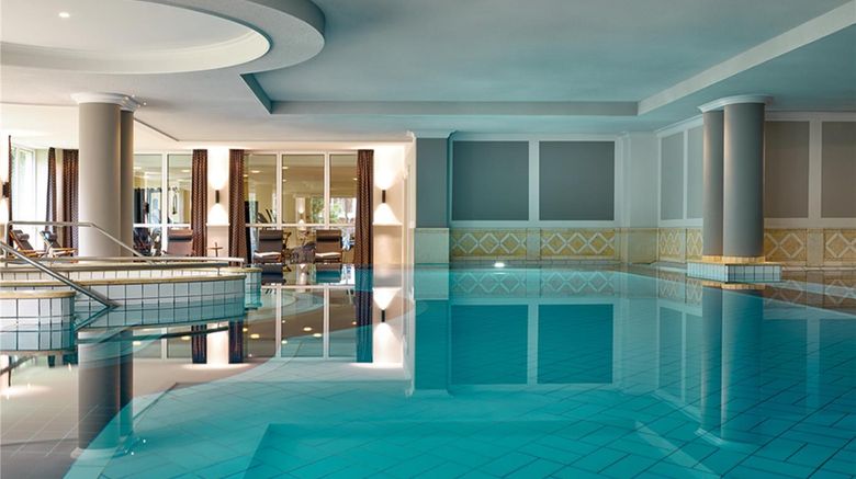<b>Loewen Hotel Pool</b>. Images powered by <a href="https://iceportal.shijigroup.com/" title="IcePortal" target="_blank">IcePortal</a>.