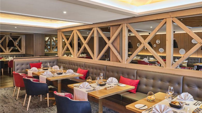 <b>Loewen Hotel Restaurant</b>. Images powered by <a href="https://iceportal.shijigroup.com/" title="IcePortal" target="_blank">IcePortal</a>.