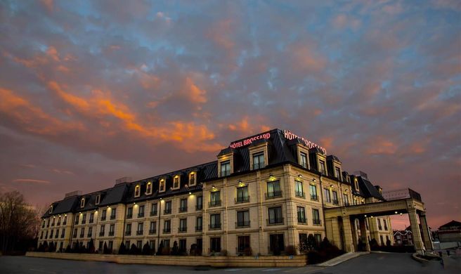 Hotel Brossard Exterior