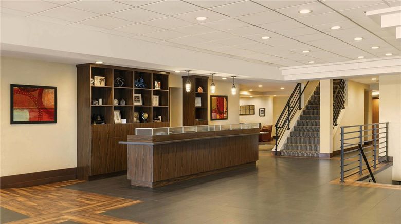 <b>Royle Hotel Milwaukee Arpt Lobby</b>. Images powered by <a href="https://iceportal.shijigroup.com/" title="IcePortal" target="_blank">IcePortal</a>.