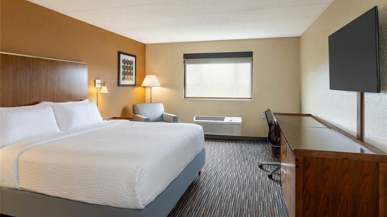 <b>Royle Hotel Milwaukee Arpt Room</b>. Images powered by <a href="https://iceportal.shijigroup.com/" title="IcePortal" target="_blank">IcePortal</a>.