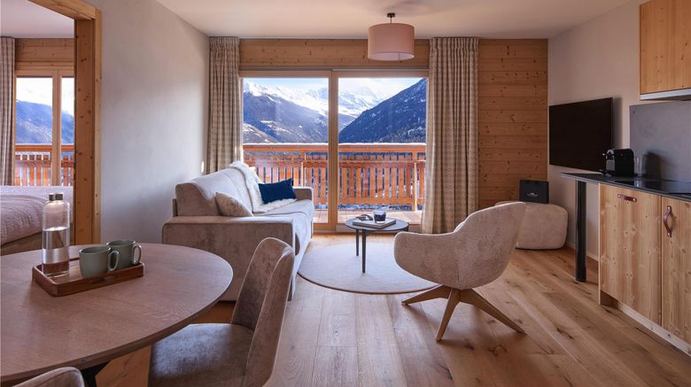 <b>Dent Blanche Resort Suite</b>. Images powered by <a href="https://iceportal.shijigroup.com/" title="IcePortal" target="_blank">IcePortal</a>.