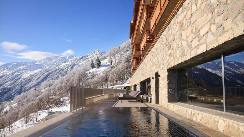<b>Dent Blanche Resort Pool</b>. Images powered by <a href="https://iceportal.shijigroup.com/" title="IcePortal" target="_blank">IcePortal</a>.