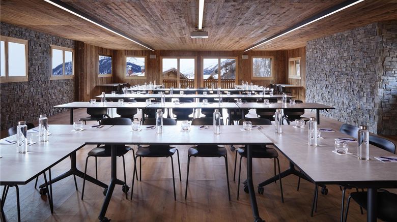<b>Dent Blanche Resort Meeting</b>. Images powered by <a href="https://iceportal.shijigroup.com/" title="IcePortal" target="_blank">IcePortal</a>.