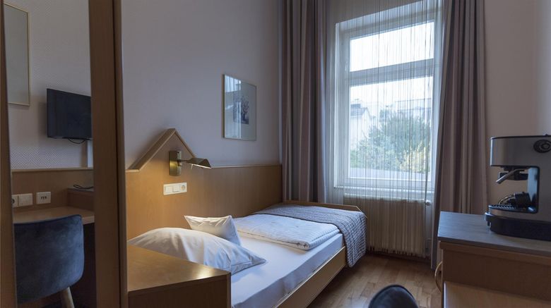 <b>Comfort Hotel Bad Homburg Room</b>. Images powered by <a href="https://iceportal.shijigroup.com/" title="IcePortal" target="_blank">IcePortal</a>.