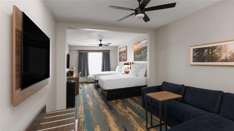 <b>La Quinta Inn & Suites Nacogdoches Suite</b>. Images powered by <a href="https://iceportal.shijigroup.com/" title="IcePortal" target="_blank">IcePortal</a>.