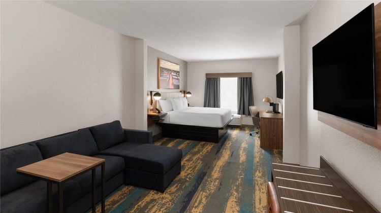 La Quinta Inn & Suites Nacogdoches Suite