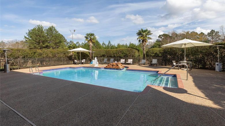 <b>La Quinta Inn & Suites Nacogdoches Pool</b>. Images powered by <a href="https://iceportal.shijigroup.com/" title="IcePortal" target="_blank">IcePortal</a>.