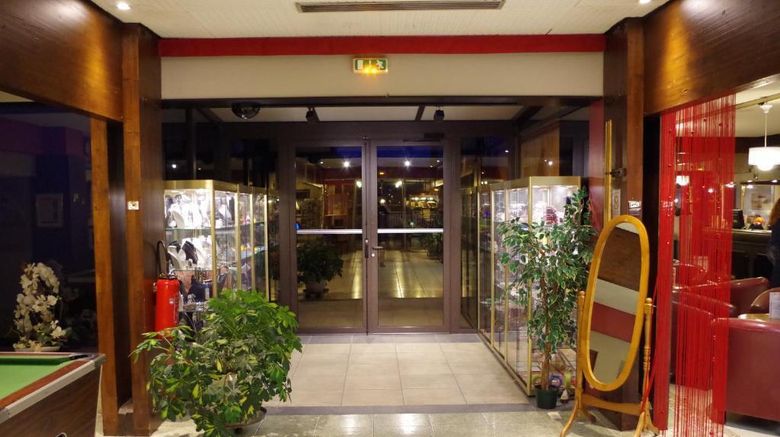 <b>Aquilon Hotel Lobby</b>. Images powered by <a href="https://iceportal.shijigroup.com/" title="IcePortal" target="_blank">IcePortal</a>.