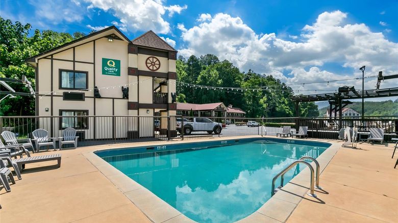 <b>Quality Inn Helen Pool</b>. Images powered by <a href="https://iceportal.shijigroup.com/" title="IcePortal" target="_blank">IcePortal</a>.