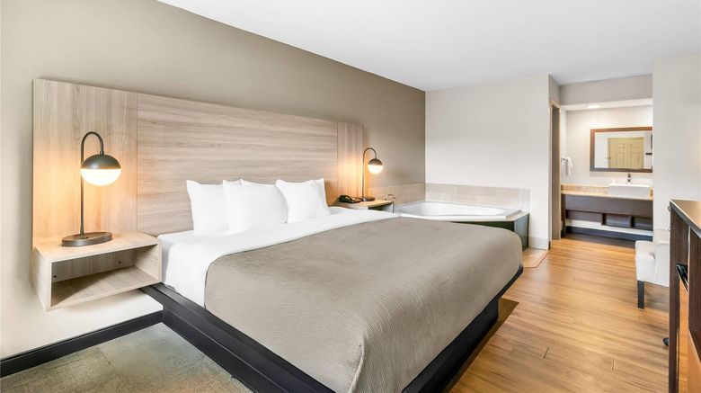 <b>Quality Inn Helen Room</b>. Images powered by <a href="https://iceportal.shijigroup.com/" title="IcePortal" target="_blank">IcePortal</a>.