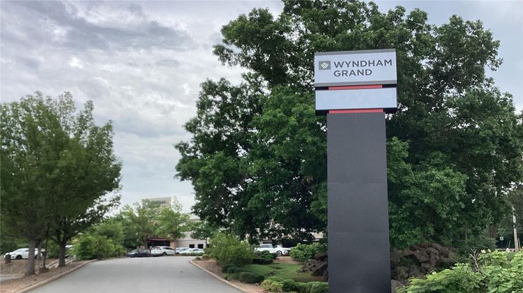 Wyndham Grand Executive Center Exterior