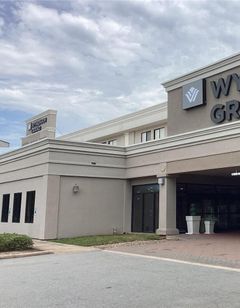 Wyndham Grand Executive Center