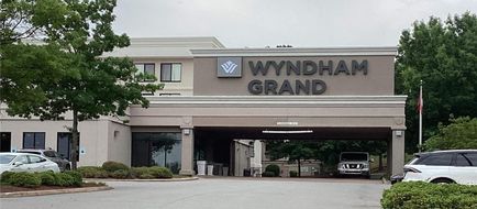 Wyndham Grand Executive Center Exterior