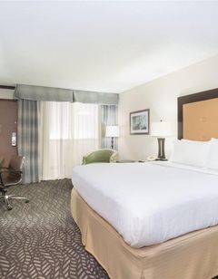 Wyndham Grand Executive Center